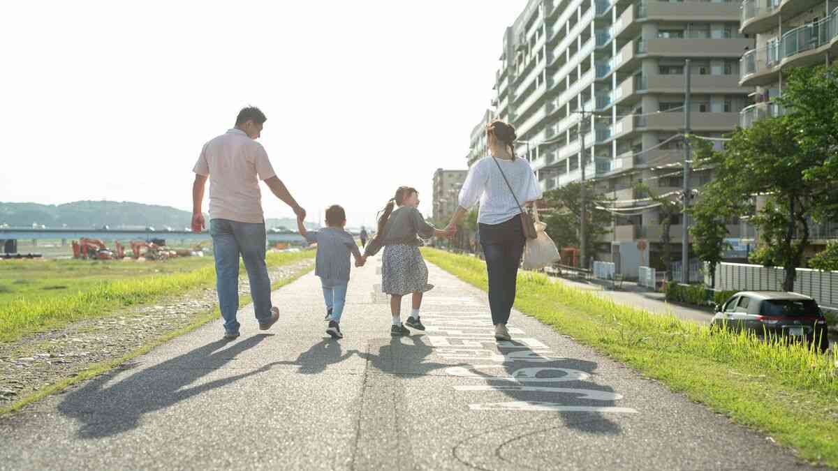 ｢子どもがいる人ほど幸福度が低い｣子育て期を過ぎてもその傾向が続く深刻な理由 子が老親の保有金融資産額を減らす | PRESIDENT Online（プレジデントオンライン）