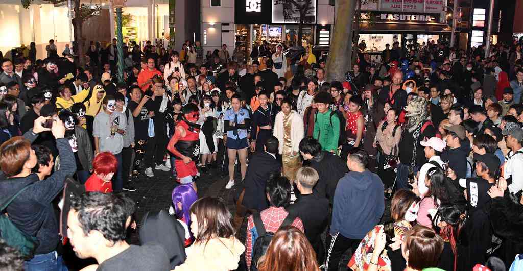 「ハロウィーン目的で渋谷に来ないで！」渋谷区が会見で世界に異例の呼びかけ　路上飲酒蔓延し雑踏事故防ぐため