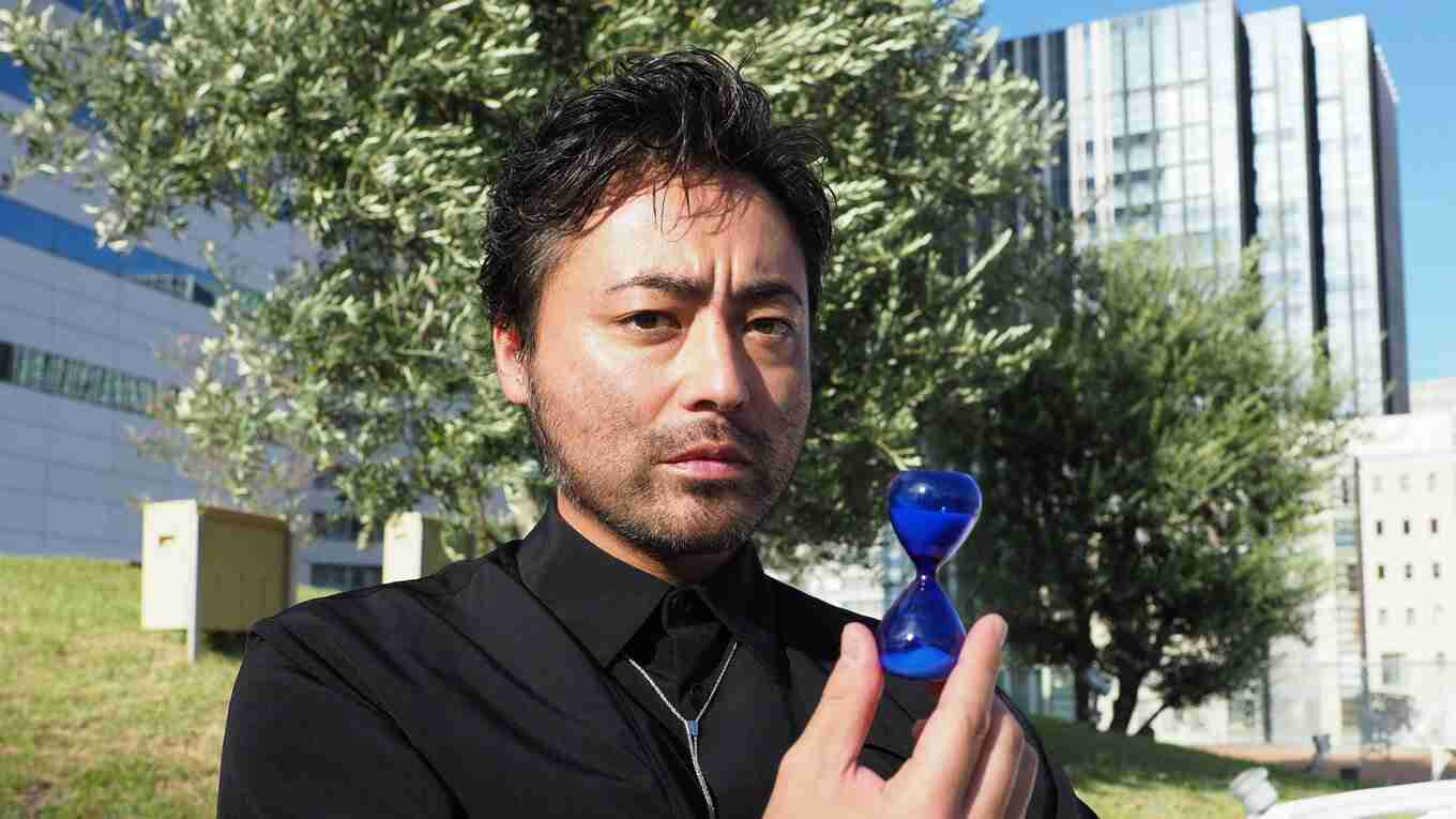 山田孝之「自分を俳優だと思ったことはない」中学時代に芽生えた表現欲の原点となった「1冊のギャル雑誌」｜オリジナル｜双葉社 THE CHANGE
