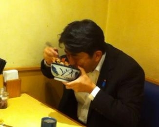 前首相の菅義偉氏　20代半ばまで「フラフラした人生」　就職して気付いた「政治が世の中を動かしてる」