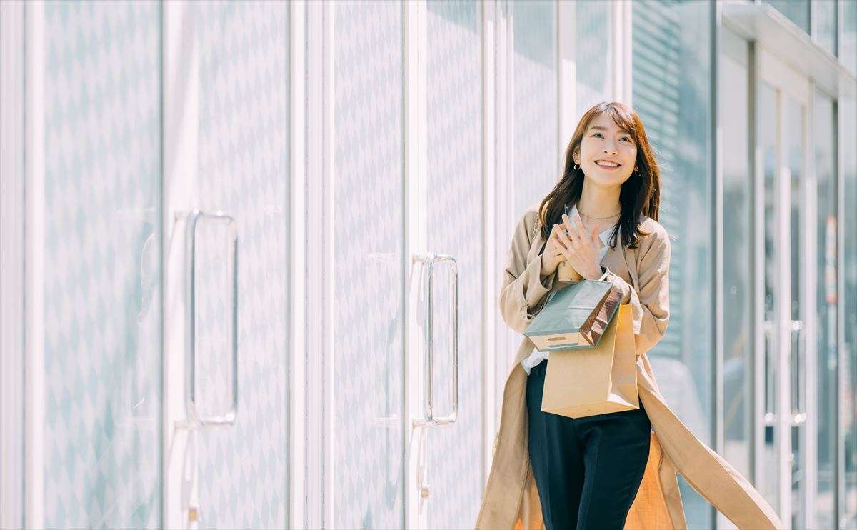 【女性編】2023年秋冬をオシャレに！ トレンドカラーは4つ 流行しそうなアクセは？ | オトナンサー