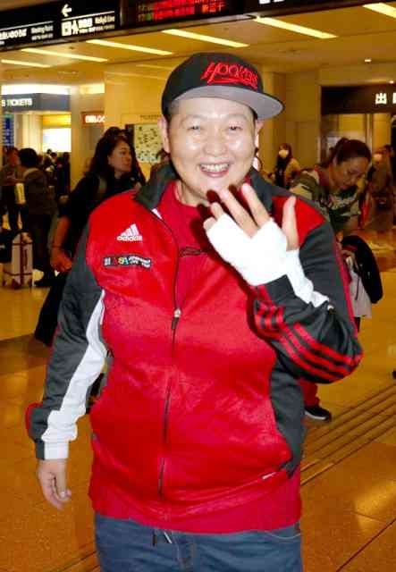 長与千種、けんか仲裁で暴行受け小指剥離骨折「久しぶりに痛みを感じた」