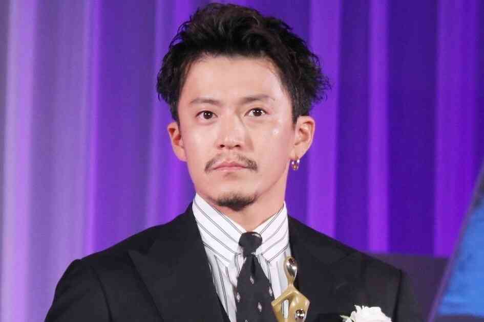 小栗旬、石坂浩二から声を褒められ笑顔 『鎌倉殿の13人』でドラマアウォード主演男優賞 | マイナビニュース