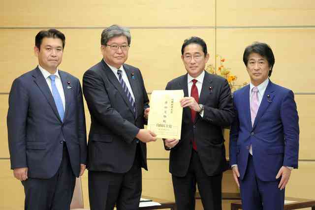 介護職、月6千円賃上げ案で最終調整　政府経済対策、人材流出抑止へ（朝日新聞デジタル） - Yahoo!ニュース