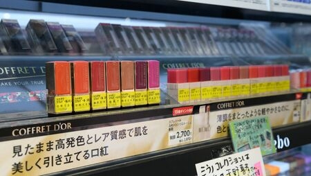 花王コフレドールで波紋 「大手ドラコス」の苦境 「プチプラ」「デパコス」は好調なのになぜ?