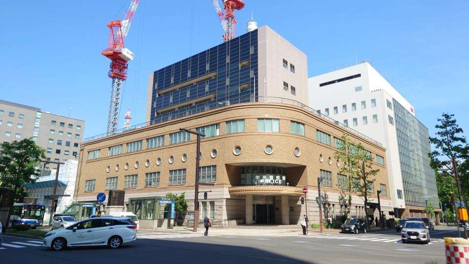 男湯の脱衣場で、父親に連れられていた女児を狙い…スマホをタオルで隠して盗撮、19歳の自称・会社員「ストレスから、女の子の裸を撮影して安らぎたかった」 | TBS NEWS DIG (1ページ)