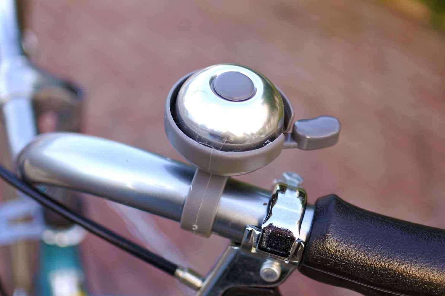 「どいてどいて！」で「チリリン」は違法！　2万円の罰金の可能性もある「自転車ベル」の使用（WEB CARTOP） - Yahoo!ニュース