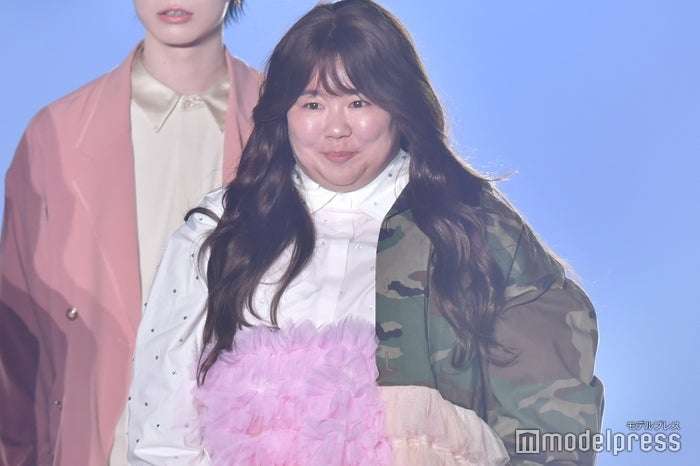 やす子、別人級に激変した姿に騒然！茶髪ロング＆ゴージャスメイクで「美しい」「モデル」「どこのマダム」