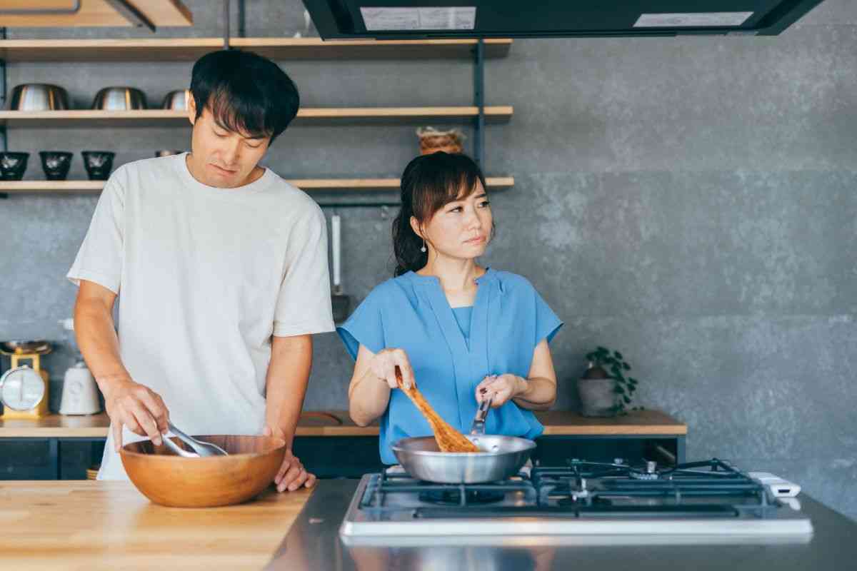 パートナーの“不機嫌”がつらい…「不機嫌ハラスメント」で離婚できる？ 弁護士に聞いた | オトナンサー