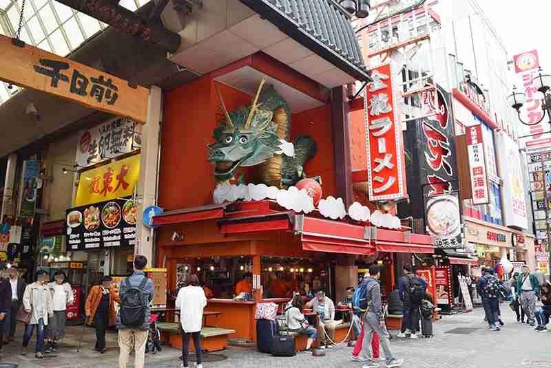 大阪・ミナミの人気ラーメン店に「龍のしっぽ」撤去命じる判決…隣接地への越境を認定