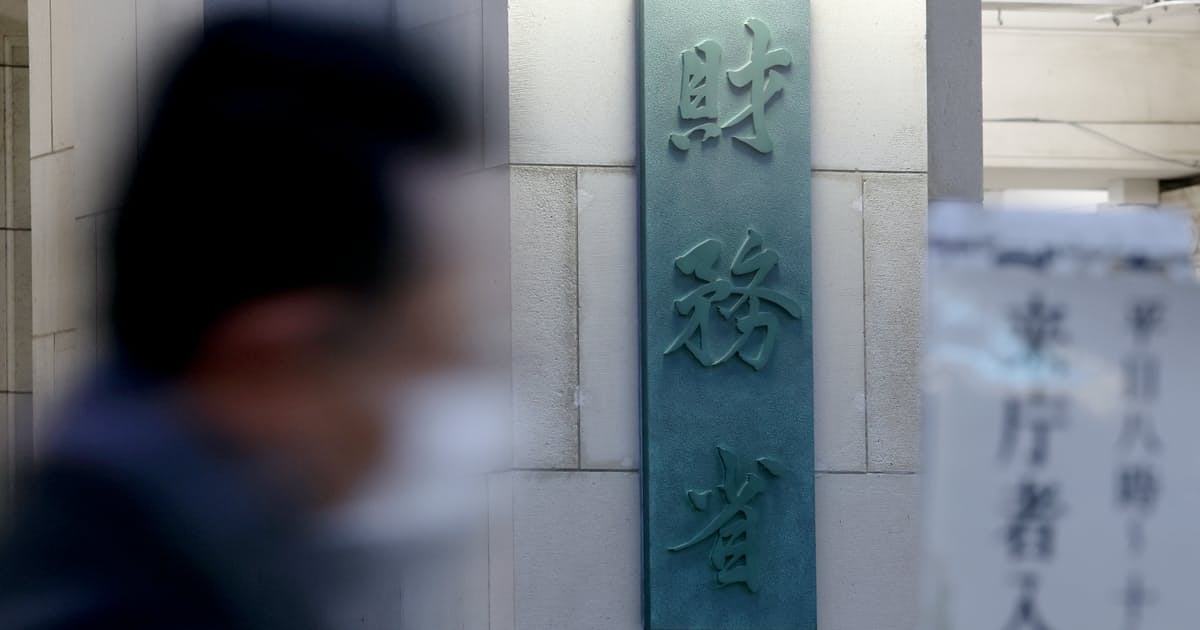 22年度の税収71兆円、3年連続最高　消費税けん引 - 日本経済新聞