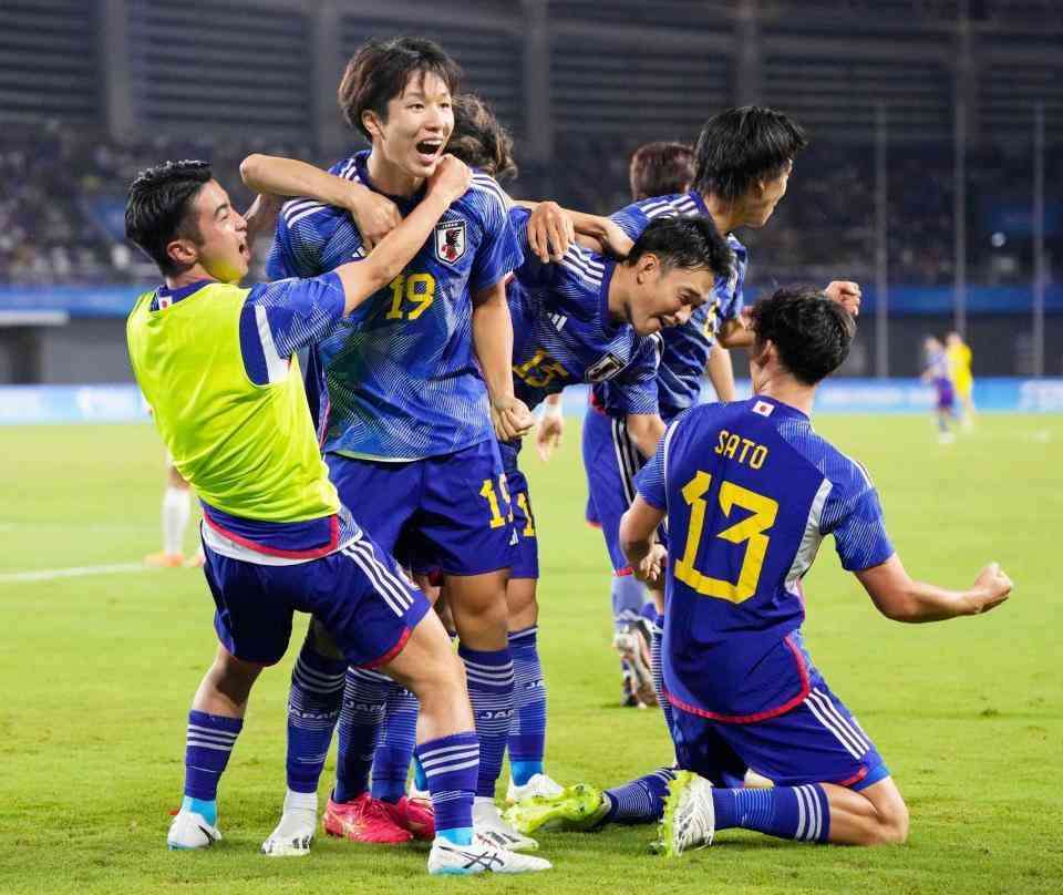 アジア大会サッカー　日本が北朝鮮下し4強入り　試合後北朝鮮が審判に激高　現地リポ杉谷拳士氏の後ろで大荒れ　SNS話題「杉谷の後ろで」