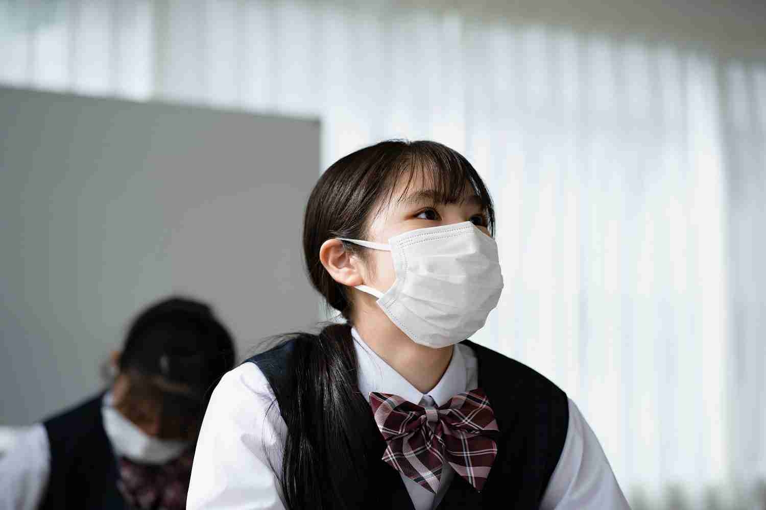 母は恐怖を覚えた。マスクを「絶対外したくない」子どもたち。女子に多い“意外な理由”も