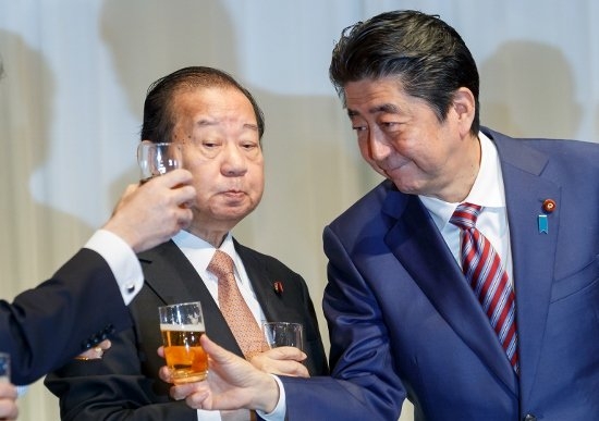 前首相の菅義偉氏　20代半ばまで「フラフラした人生」　就職して気付いた「政治が世の中を動かしてる」