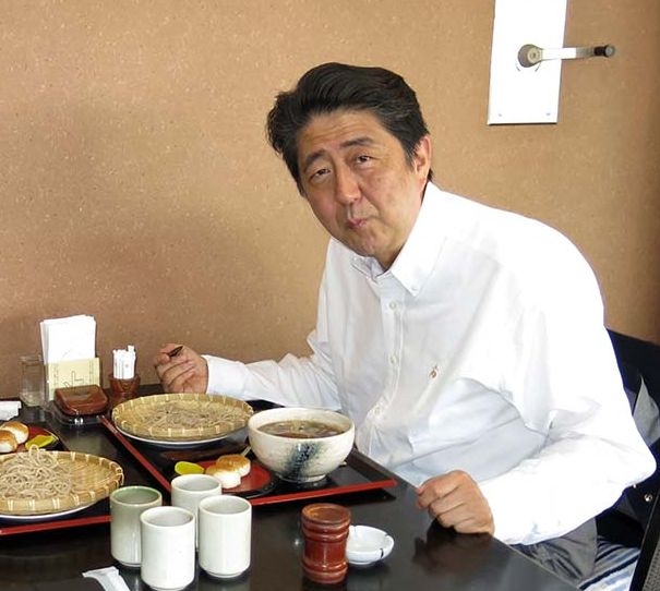 前首相の菅義偉氏　20代半ばまで「フラフラした人生」　就職して気付いた「政治が世の中を動かしてる」