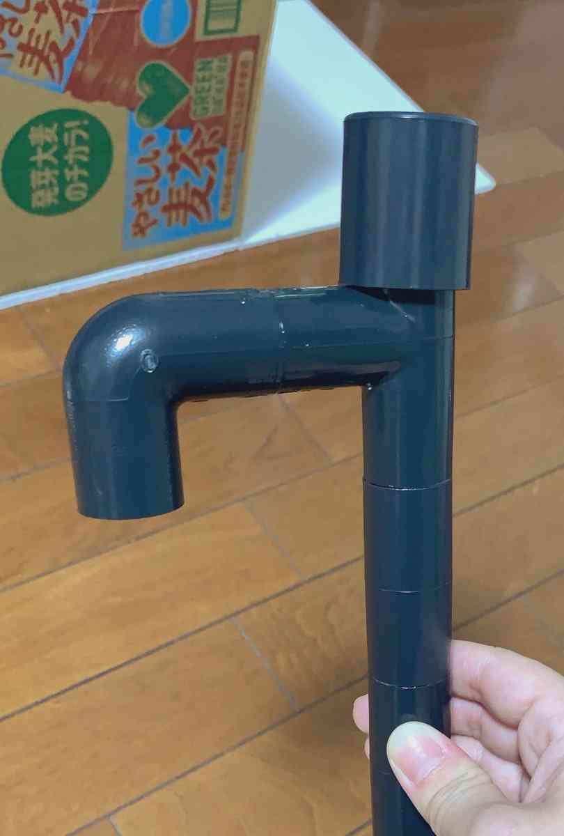 「天才すぎ」「売ってるやつより素敵」 100均グッズで自作したおままごとキッチンに絶賛の声