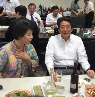 前首相の菅義偉氏　20代半ばまで「フラフラした人生」　就職して気付いた「政治が世の中を動かしてる」