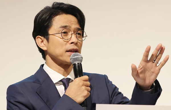 井ノ原快彦「子供も見ているので」にネットは非難轟轟 会見場の記者から拍手が出た異様（日刊ゲンダイDIGITAL） - Yahoo!ニュース