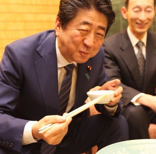 前首相の菅義偉氏　20代半ばまで「フラフラした人生」　就職して気付いた「政治が世の中を動かしてる」