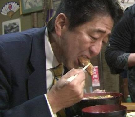 前首相の菅義偉氏　20代半ばまで「フラフラした人生」　就職して気付いた「政治が世の中を動かしてる」