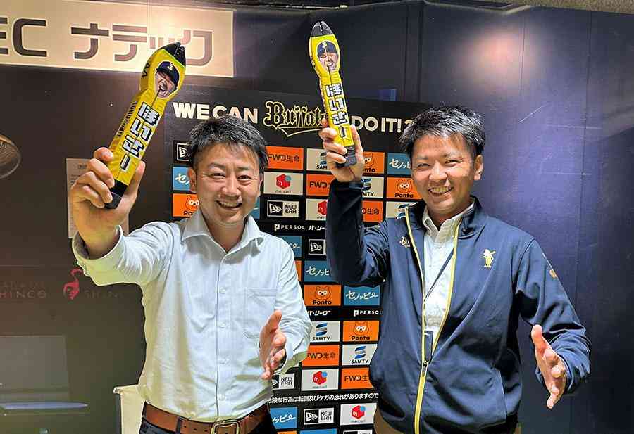 応援トング「TONGood！！」の誕生秘話　頓宮選手の地元岡山の企業と強力タッグ - スポーツナビ