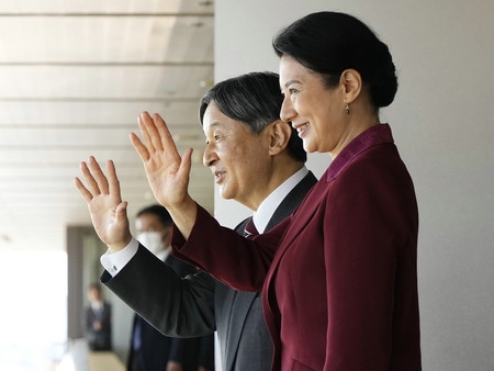 両陛下、天皇賞を観戦＝１１年ぶり「天覧」競馬、皇后さま初 | 時事通信ニュース