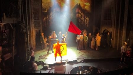 環境活動家がロンドンで舞台乱入　「レ・ミゼラブル」上演中止