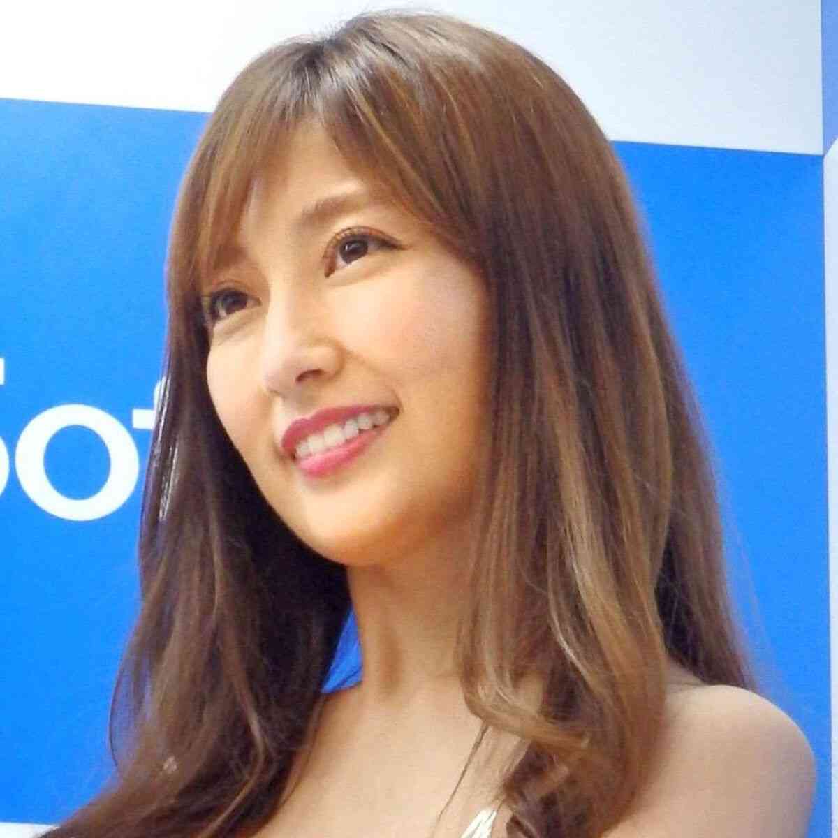 熊田曜子、次女８歳誕生日に“ドールケーキ”を手作り！「すごいリアル」「食べるのがもったいない」 : スポーツ報知
