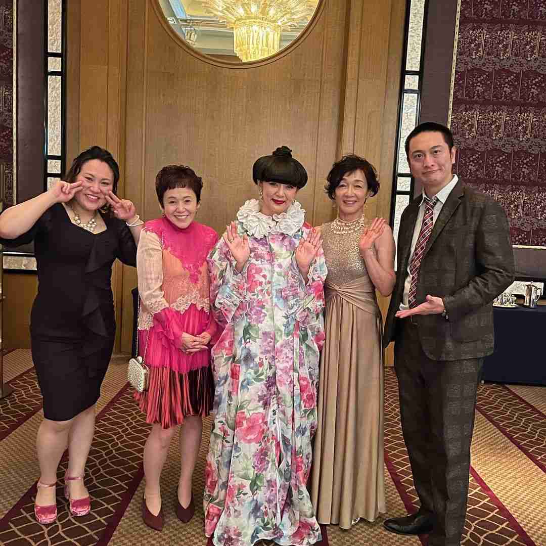 大竹しのぶ　福田彩乃の結婚式に出席「なんて素敵」ウエディングドレス姿の花嫁、豪華出席者と集合ショット