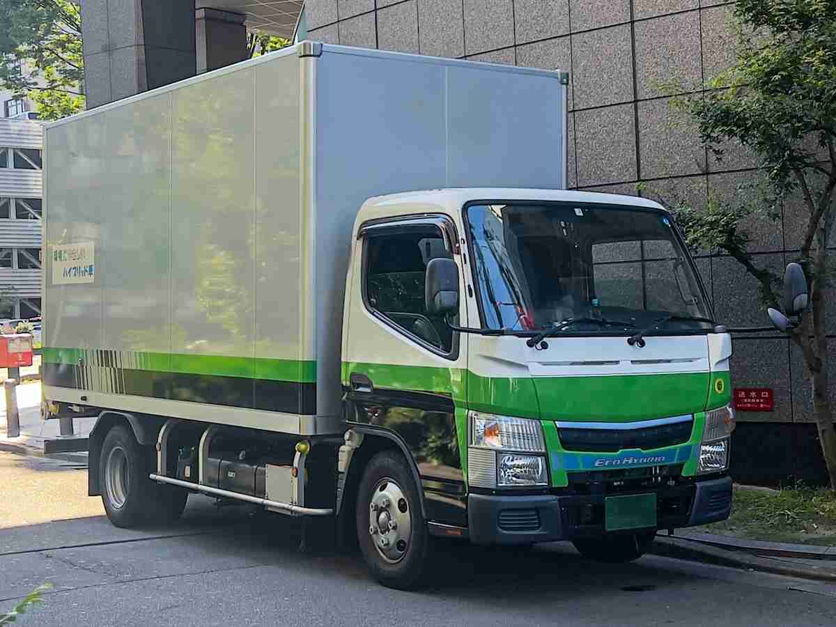 誰も乗っていない停車中のトラックがクラクションを鳴らし続けていたら◯◯してあげて！…→ネット民から賛否「知らなかった」「勉強になる」「絶対やめた方がいい」 - いまトピ