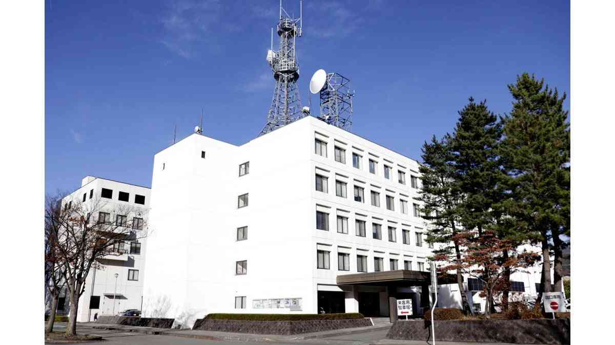 山形・天童市で「人が乗った車の中に練炭が見える」、成人男女と女児の死亡確認 : 読売新聞