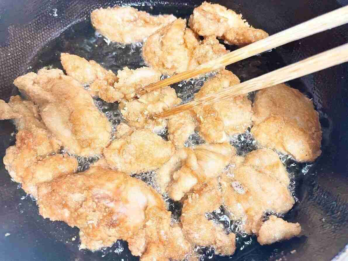 割らなくてもわかる！「からあげ」に火が通っているかを見極める方法