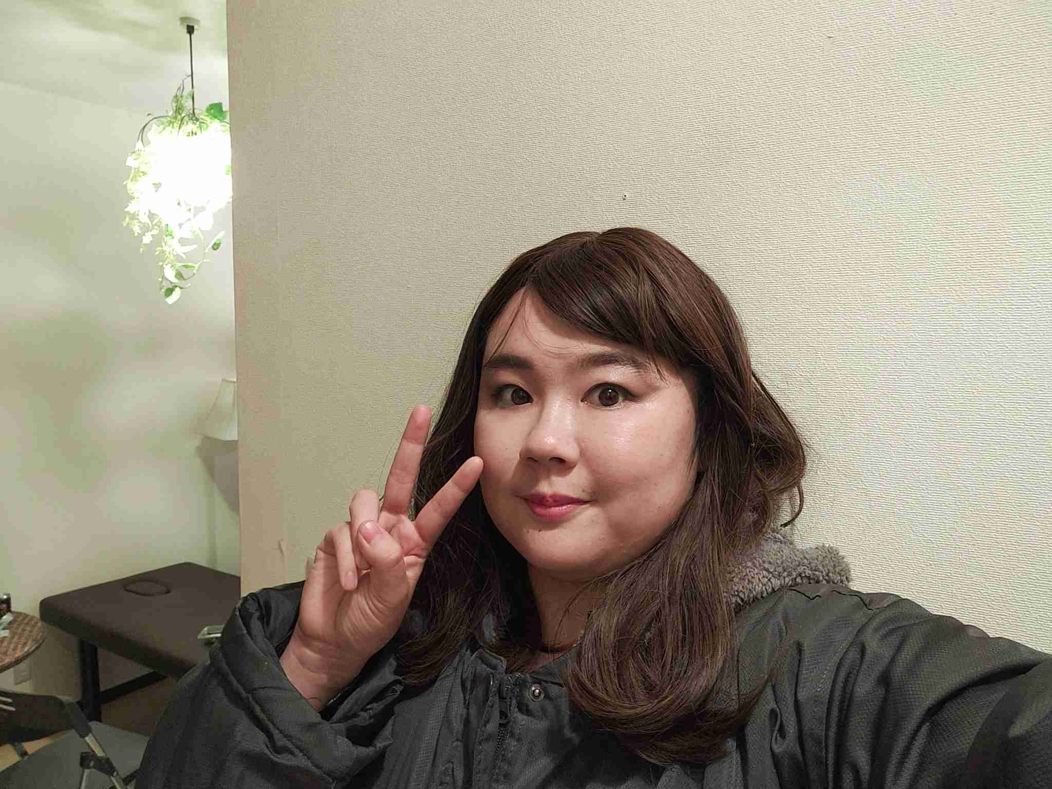 やす子、別人級に激変した姿に騒然！茶髪ロング＆ゴージャスメイクで「美しい」「モデル」「どこのマダム」
