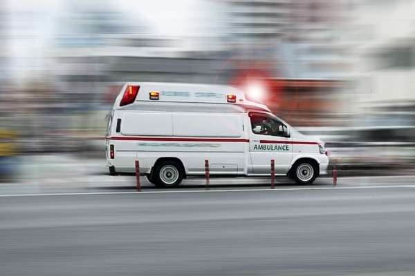 まさに「正直者がバカを見る」 救急車へ進路を譲ったら追突… ドラレコ捉えた事故の瞬間 | 乗りものニュース