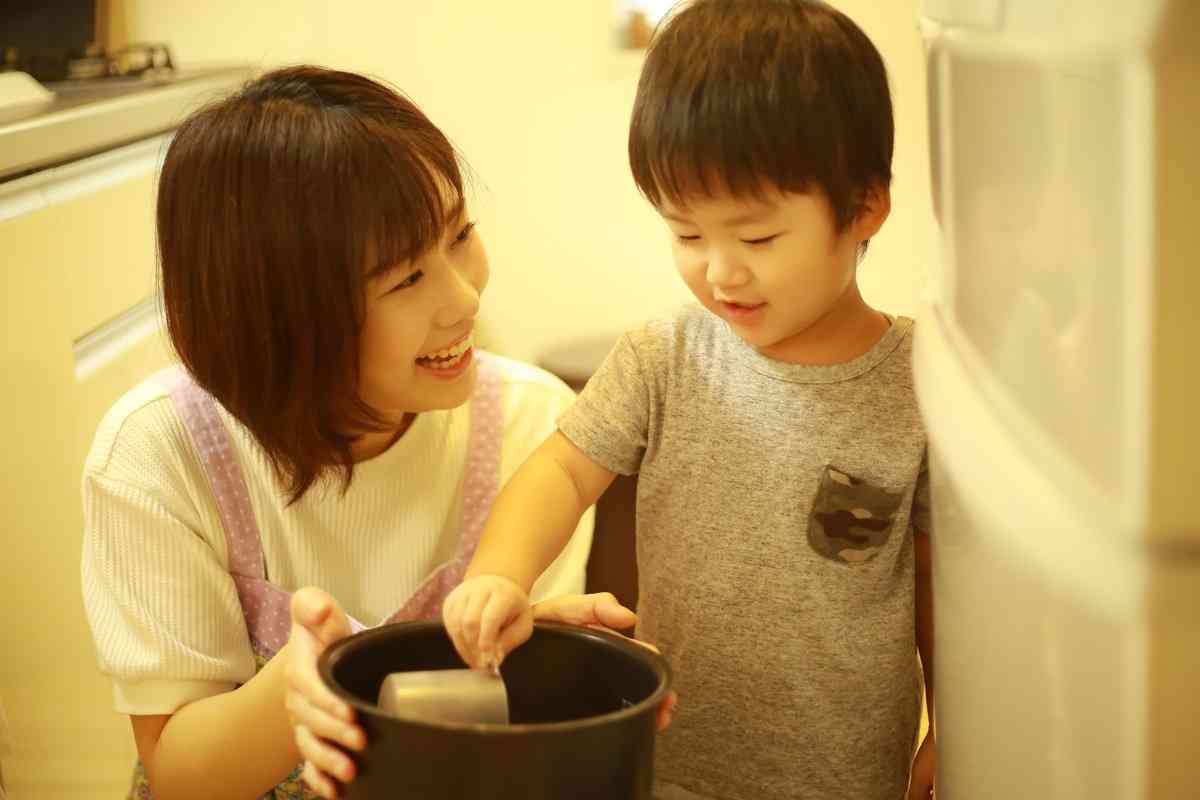 「本当は専業主婦になりたい働く女性」20歳代が最多で4割超に  | くらしとお金の経済