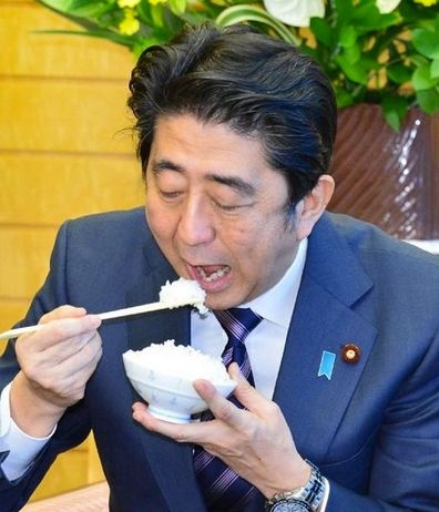 前首相の菅義偉氏　20代半ばまで「フラフラした人生」　就職して気付いた「政治が世の中を動かしてる」