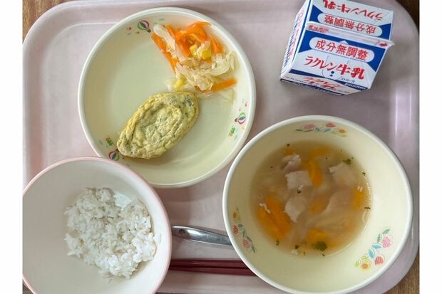 「わびしすぎ！」「戦後か」の声も…物価高騰で学校給食のメニューが減少、量も半分の現実（週刊女性PRIME） - Yahoo!ニュース