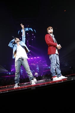 w-inds.がBIGBANGのワンマンツアー初日にサプライズ登場 | ORICON NEWS