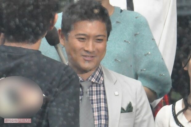元・TOKIO山口達也の“自撮り姿”を盗撮した画像がマネージャーにより拡散「若作りに必死…」ネットが驚いたピチピチファッション