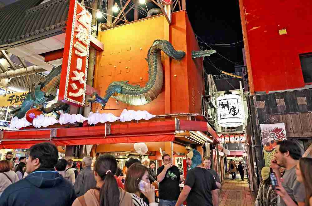 大阪・ミナミの人気ラーメン店に「龍のしっぽ」撤去命じる判決…隣接地への越境を認定