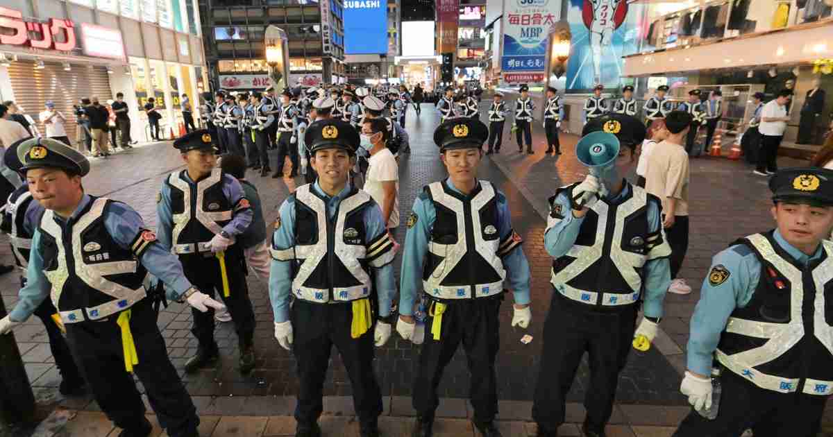 日本シリーズ白熱でミナミ厳戒　大阪府警、4日夕から警察官配置 | 毎日新聞