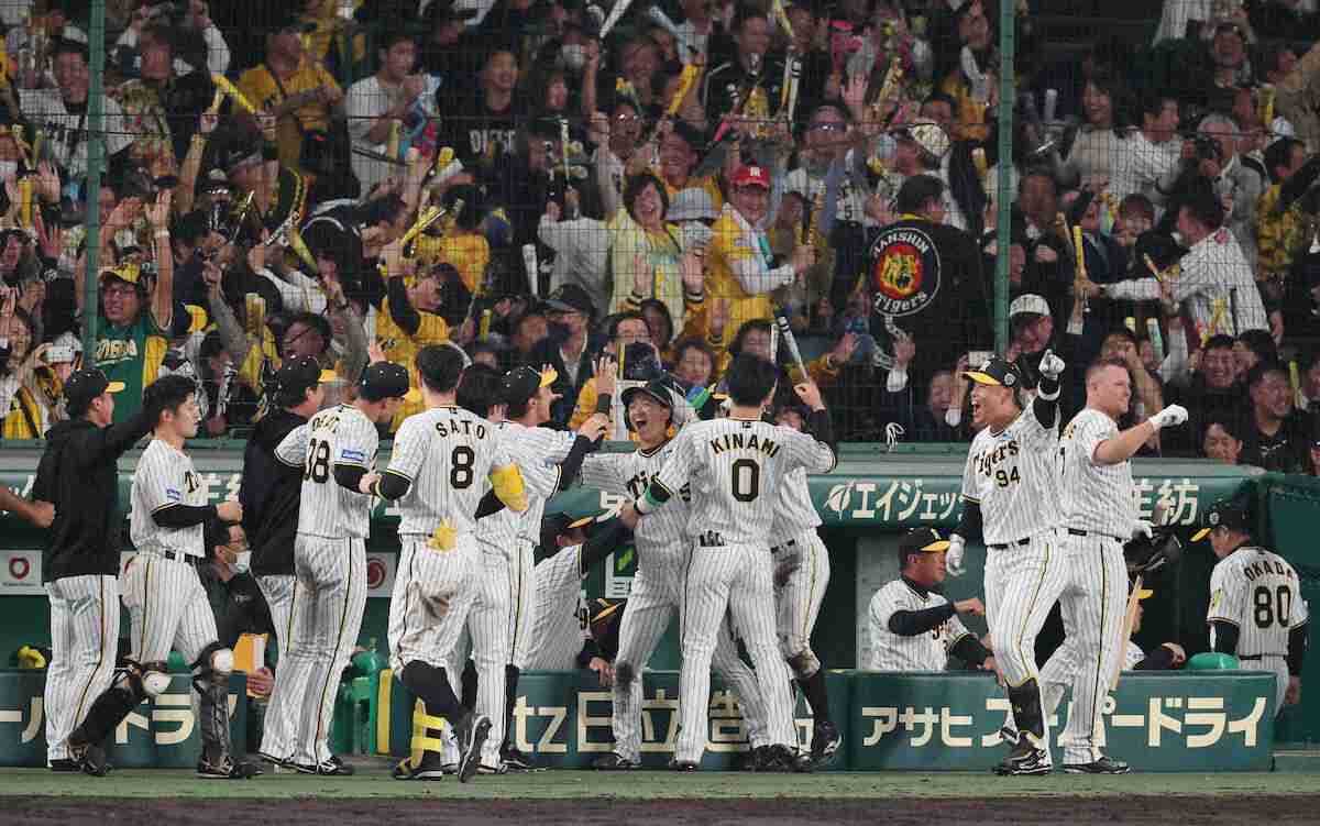 【日本シリーズ】岡田阪神 38年ぶり日本一に王手! 8回にビッグイニング6得点 森下、エラー“完全帳消し”逆転打