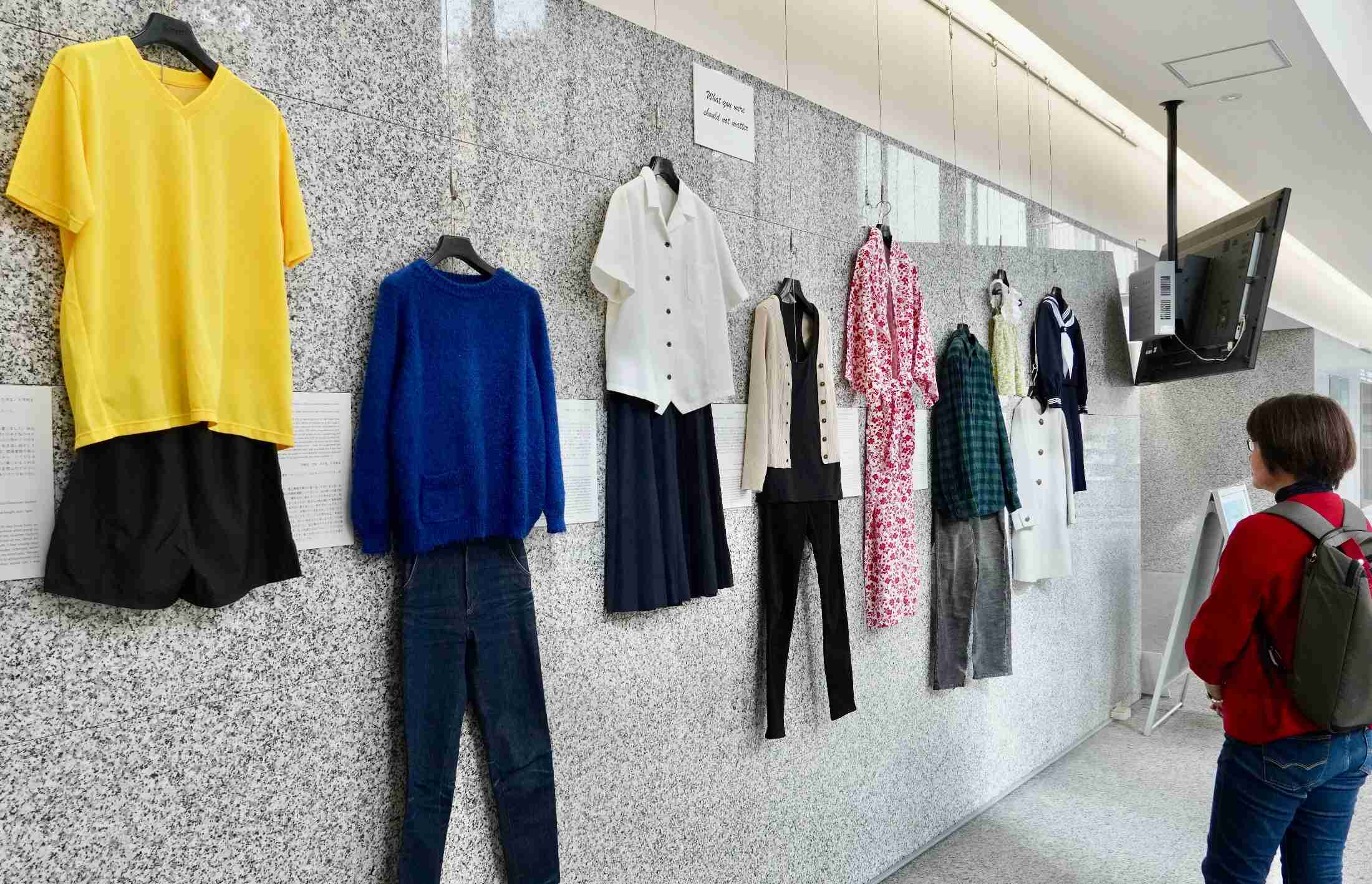 服装を変えれば「性被害に遭わない」のか。性暴力サバイバーの服を再現した展示会が映し出すこと（ハフポスト日本版） - Yahoo!ニュース