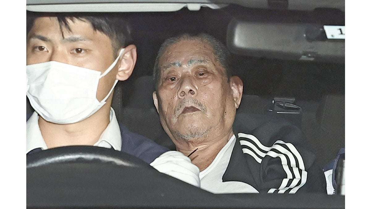 埼玉・蕨の郵便局立てこもり、捜査員が突入し元組員の男逮捕・拳銃を押収か…人質２人保護 : 読売新聞