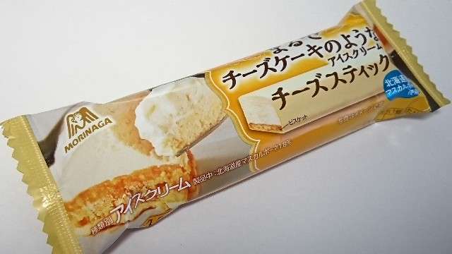 赤城乳業の真っ黒なアイス「漆黒のチーズケーキ」が話題！　見た目と味のギャップに反応続々　「攻めるねー」「感覚バグる」