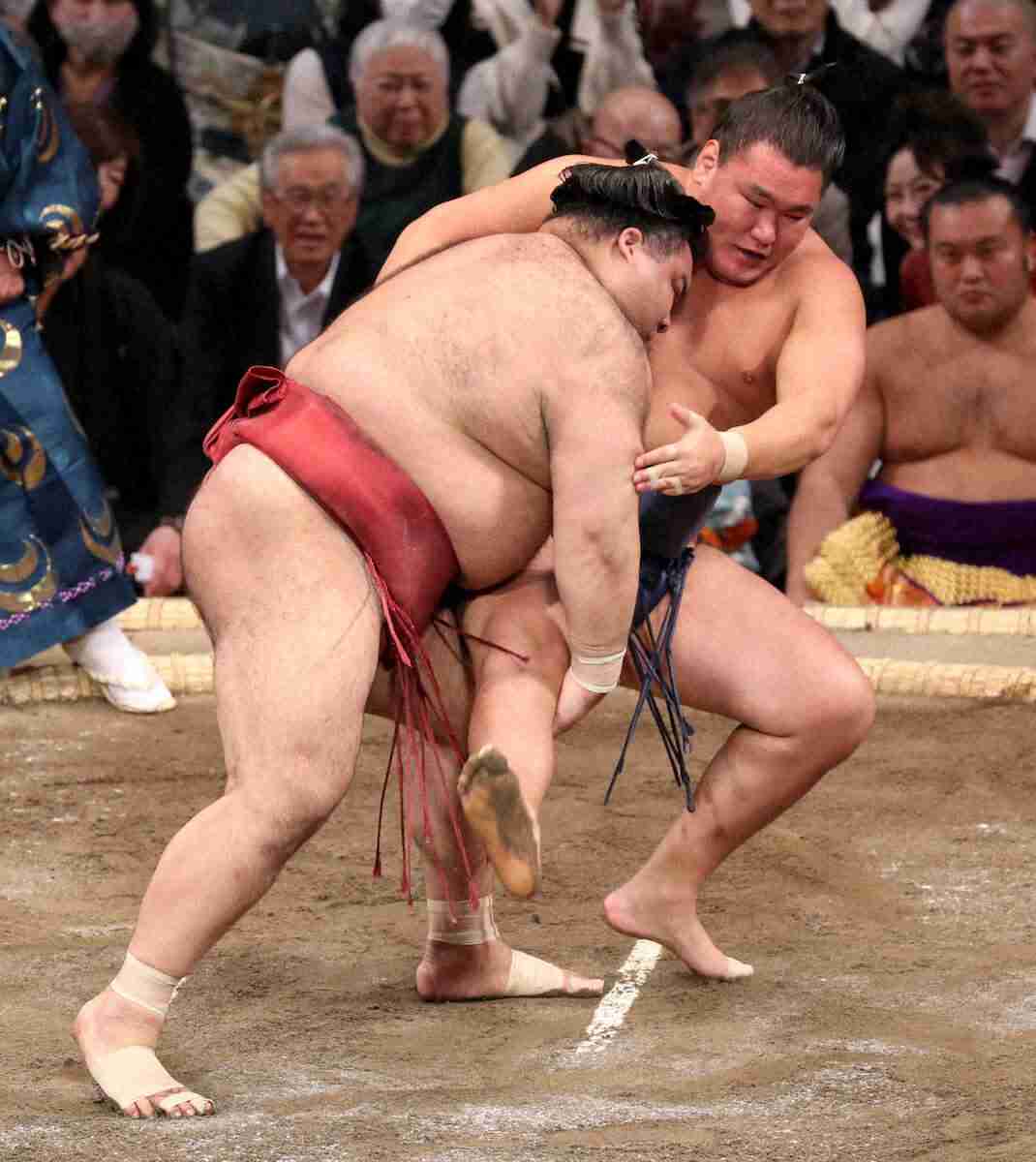 高安　全勝の豊昇龍を破る　14年ぶりの小股すくい「こっちがつくしかない」相手手つきの遅さも指摘（スポニチアネックス） - Yahoo!ニュース