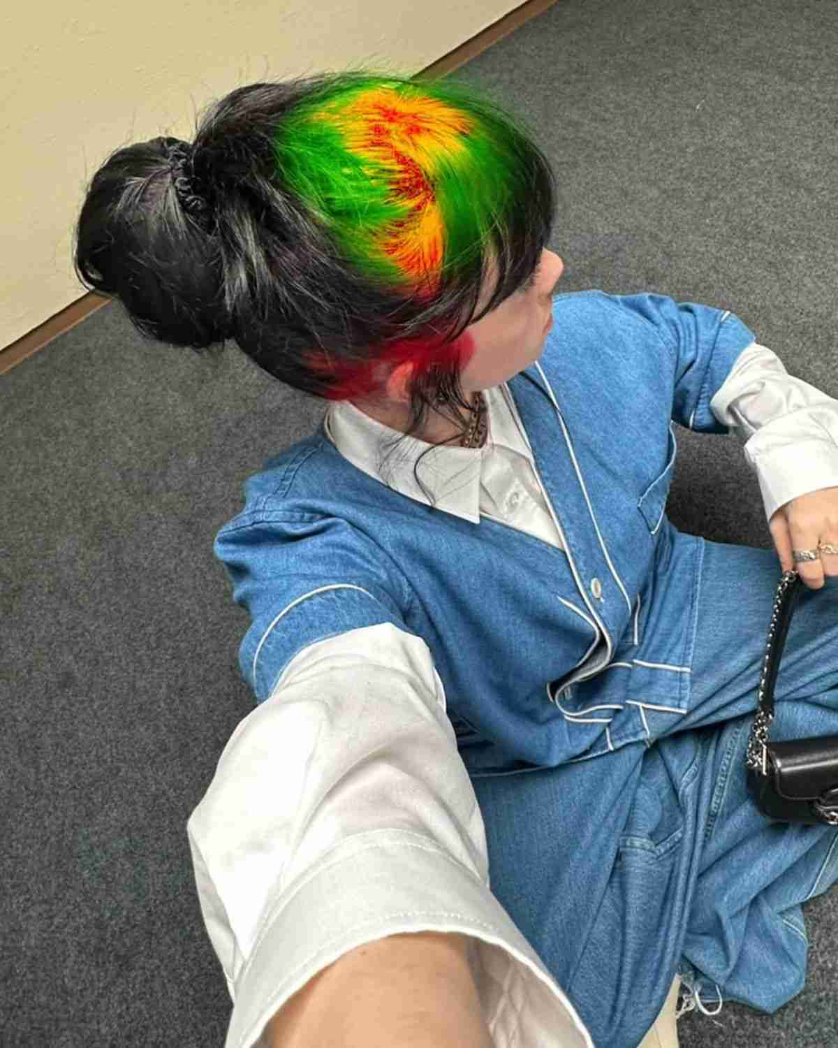 まるで天気予報図!?　ビリー・アイリッシュの新ヘアカラーをめぐり「おしゃれ」「迷走しすぎ」とSNSで賛否両論