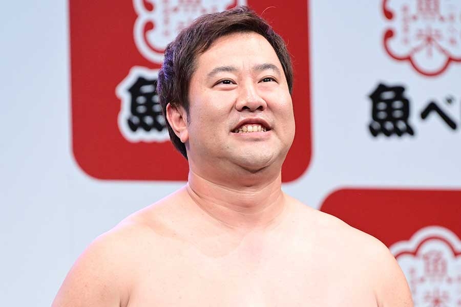 「普通に流行る」「中毒性高い」　とにかく明るい安村が歌手デビュー、完成度に衝撃走る | ENCOUNT