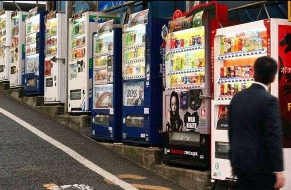 海外「自動販売機」のワイルドな実態が判明→日本の自販機の“完璧な仕事ぶり”に感謝したい