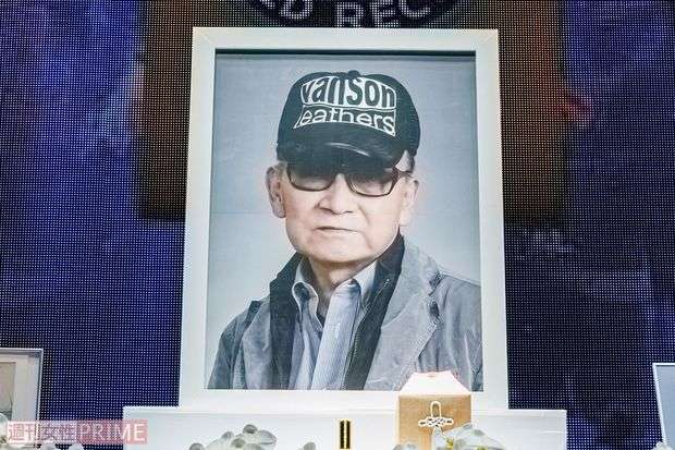ジャニー氏の“象徴”アイテムが爆売れ中！フリマでは定価の倍、ウケ狙いの不謹慎ブーム（週刊女性PRIME） - Yahoo!ニュース
